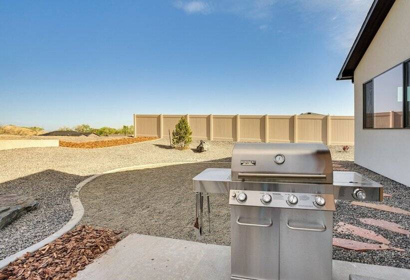 Luxe Living: Grand Junction Home W/ Hot Tub, Views