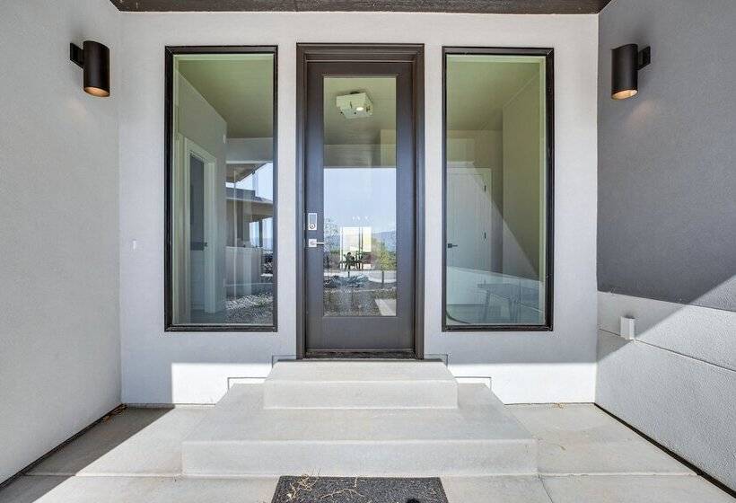 Luxe Living: Grand Junction Home W/ Hot Tub, Views