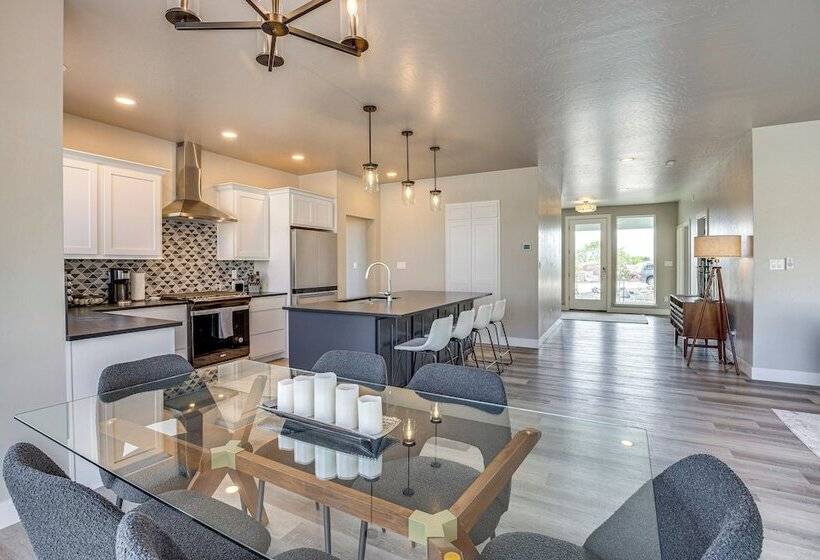 Luxe Living: Grand Junction Home W/ Hot Tub, Views