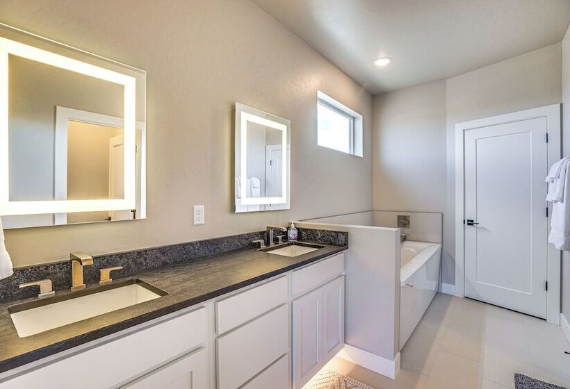 Luxe Living: Grand Junction Home W/ Hot Tub, Views