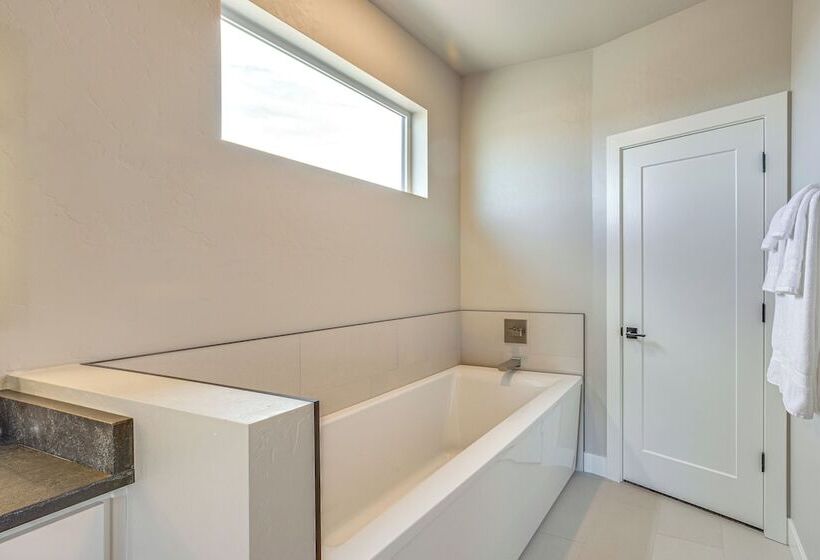 Luxe Living: Grand Junction Home W/ Hot Tub, Views