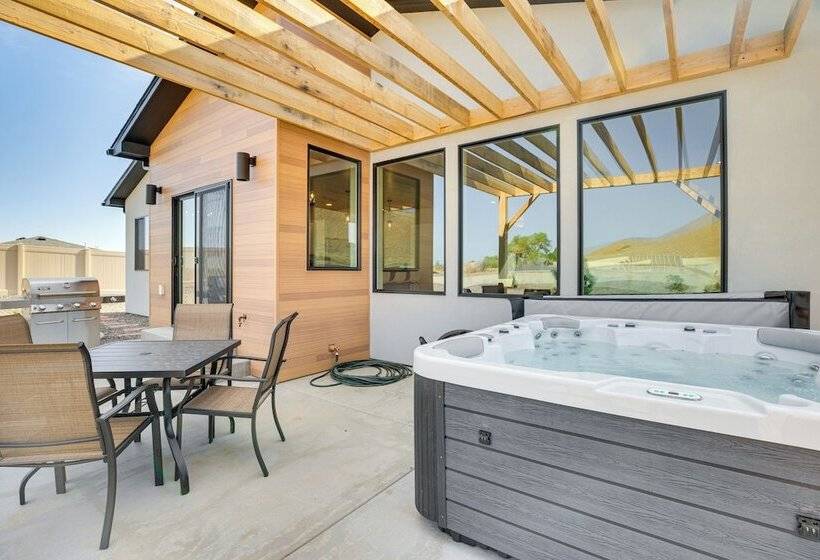 Luxe Living: Grand Junction Home W/ Hot Tub, Views