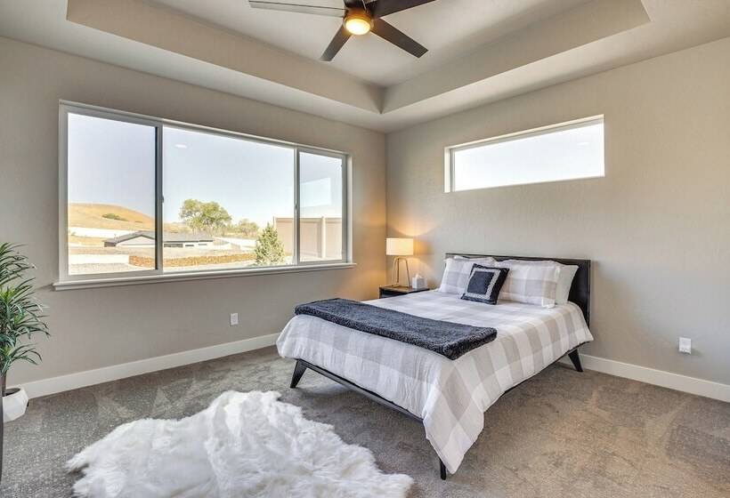 Luxe Living: Grand Junction Home W/ Hot Tub, Views