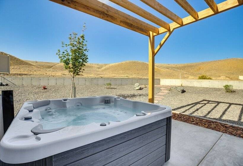 Luxe Living: Grand Junction Home W/ Hot Tub, Views