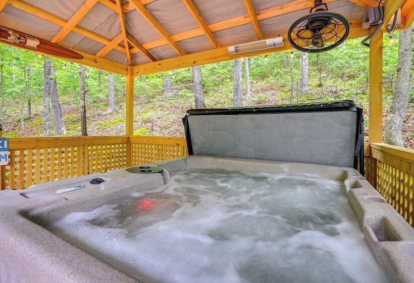 Murray Cabin W/ Hot Tub: Walk To Kentucky Lake!