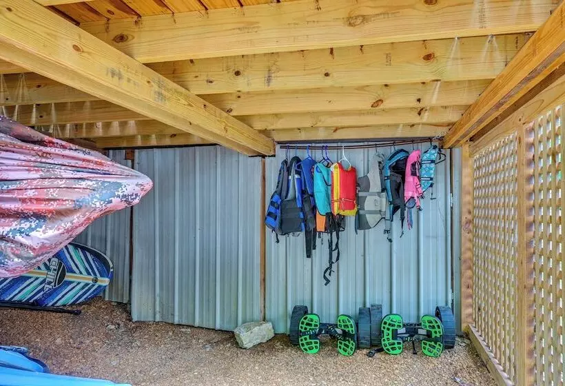 Murray Cabin W/ Hot Tub: Walk To Kentucky Lake!