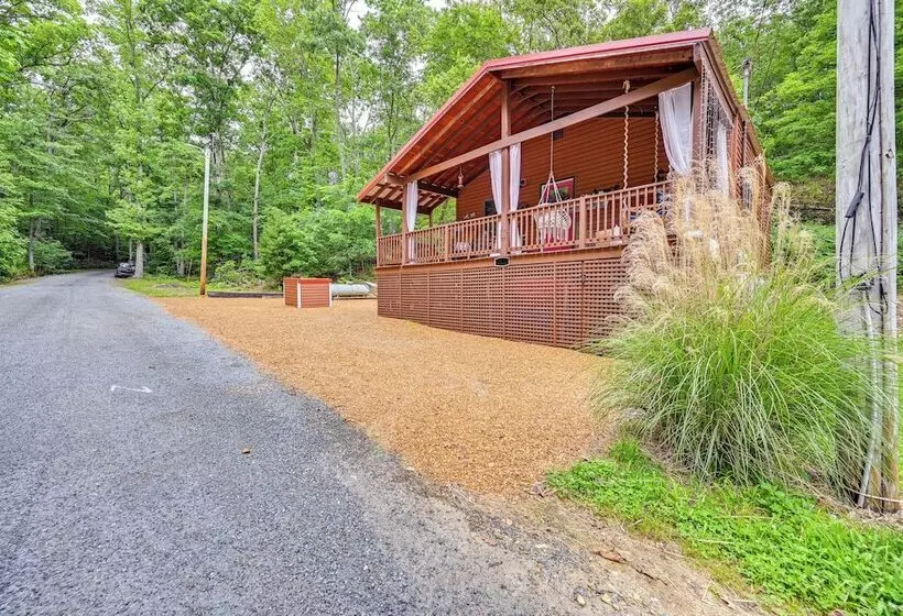 Murray Cabin W/ Hot Tub: Walk To Kentucky Lake!