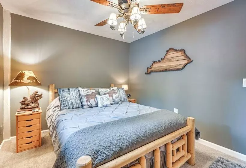 Murray Cabin W/ Hot Tub: Walk To Kentucky Lake!