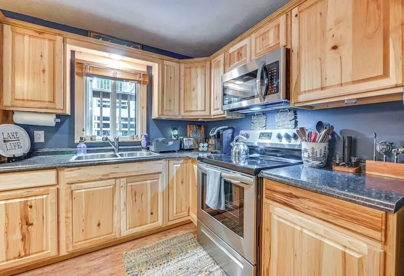 Murray Cabin W/ Hot Tub: Walk To Kentucky Lake!