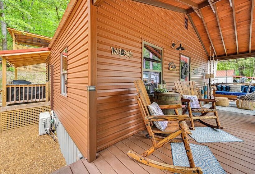 Murray Cabin W/ Hot Tub: Walk To Kentucky Lake!