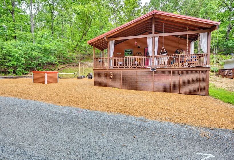 Murray Cabin W/ Hot Tub: Walk To Kentucky Lake!