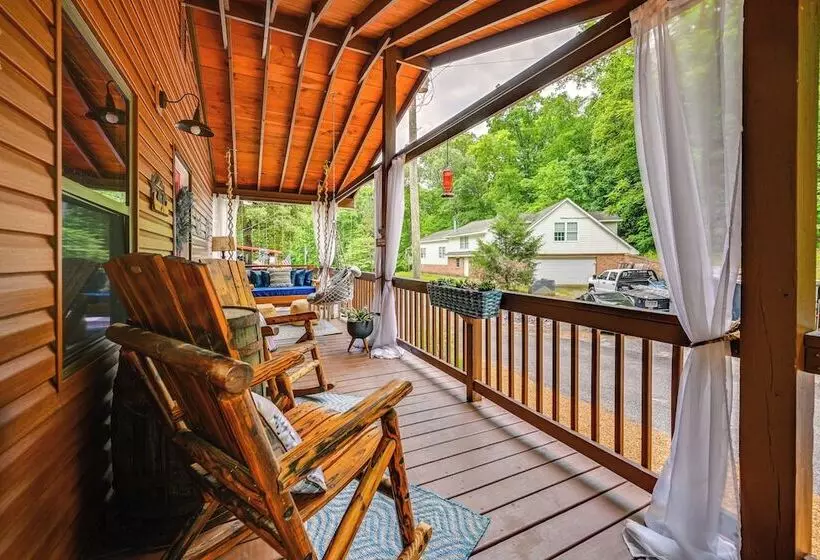 Murray Cabin W/ Hot Tub: Walk To Kentucky Lake!