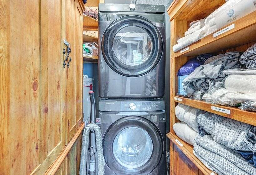 Murray Cabin W/ Hot Tub: Walk To Kentucky Lake!