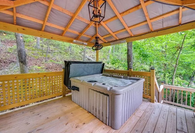 Murray Cabin W/ Hot Tub: Walk To Kentucky Lake!