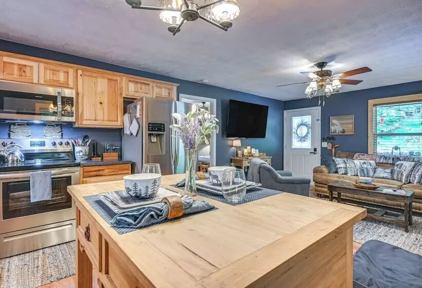 Murray Cabin W/ Hot Tub: Walk To Kentucky Lake!