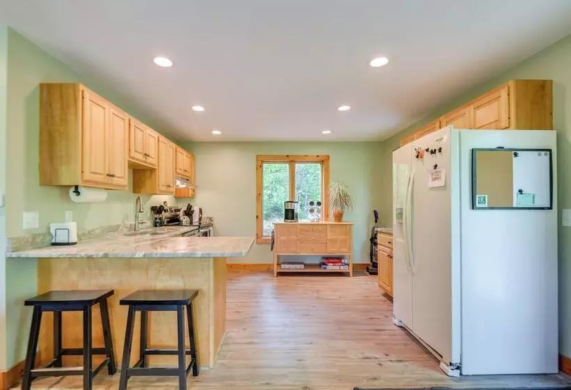 Peaceful Conway Home W/ Fire Pit & Grill