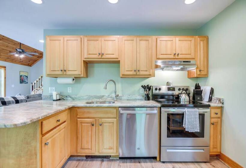 Peaceful Conway Home W/ Fire Pit & Grill