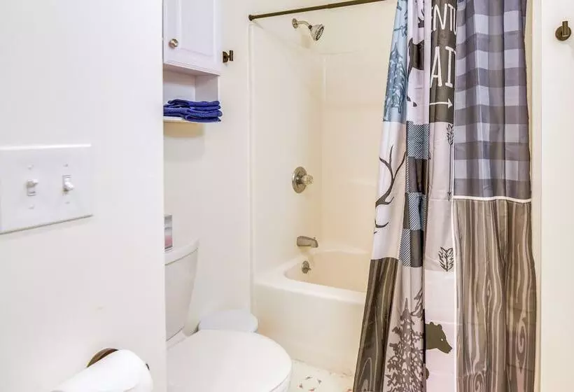 Peaceful Conway Home W/ Fire Pit & Grill