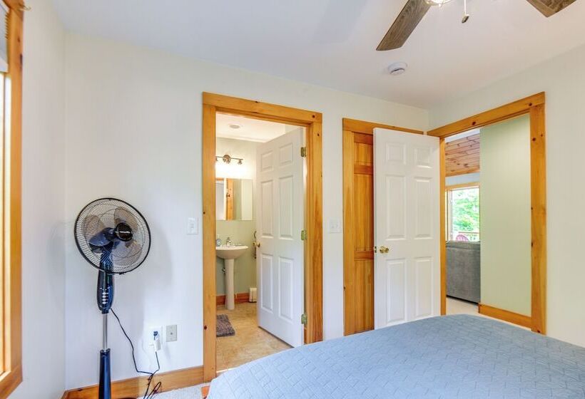 Peaceful Conway Home W/ Fire Pit & Grill