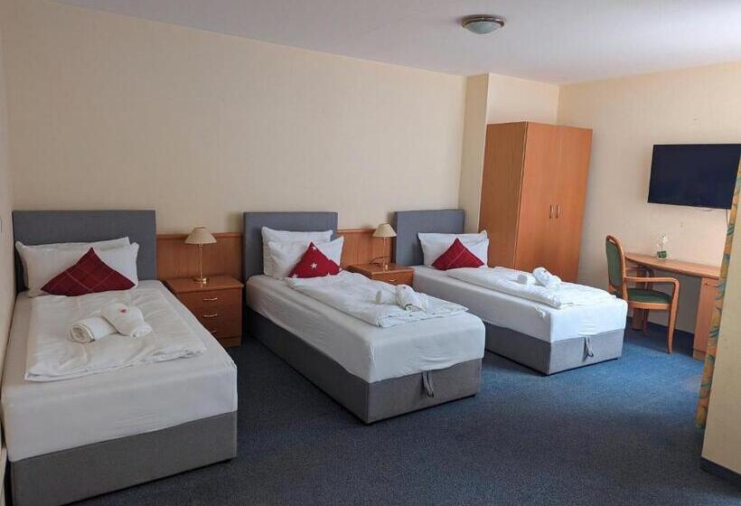 پانسیون Room In Guest Room 2 Room Apartment With Its Own Kitchen And Bathroom