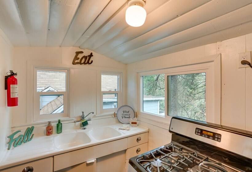 Pet Friendly California Abode W/ Fenced In Yard!