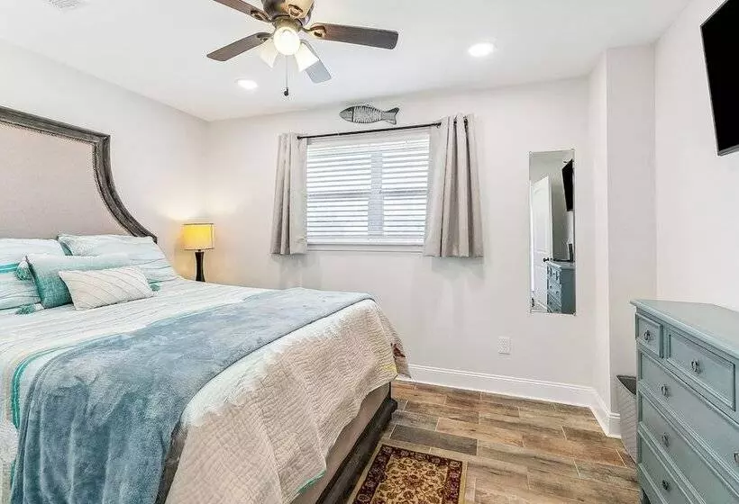 Port Sulphur Retreat W/ 2 Balconies & Bayou Access