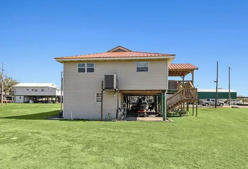 Port Sulphur Retreat W/ 2 Balconies & Bayou Access