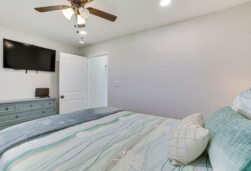 Port Sulphur Retreat W/ 2 Balconies & Bayou Access