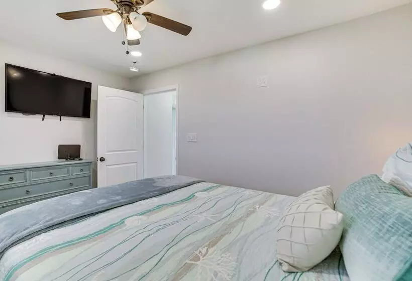 Port Sulphur Retreat W/ 2 Balconies & Bayou Access