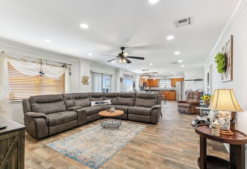 Port Sulphur Retreat W/ 2 Balconies & Bayou Access