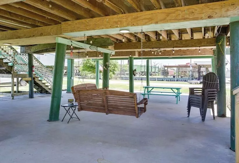 Port Sulphur Retreat W/ 2 Balconies & Bayou Access