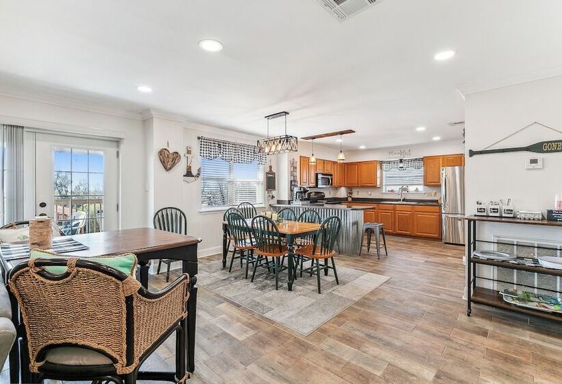 Port Sulphur Retreat W/ 2 Balconies & Bayou Access