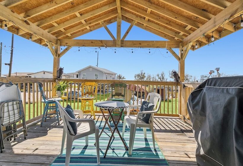 Port Sulphur Retreat W/ 2 Balconies & Bayou Access