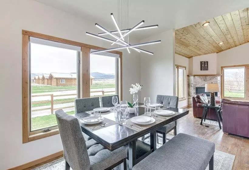 Red Lodge Home W/ Outdoor Kitchen & Fire Table!