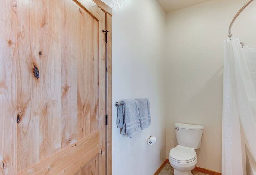 Red Lodge Home W/ Outdoor Kitchen & Fire Table!