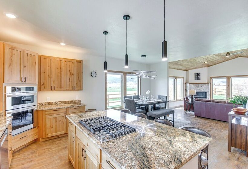 Red Lodge Home W/ Outdoor Kitchen & Fire Table!