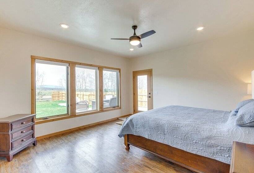 Red Lodge Home W/ Outdoor Kitchen & Fire Table!