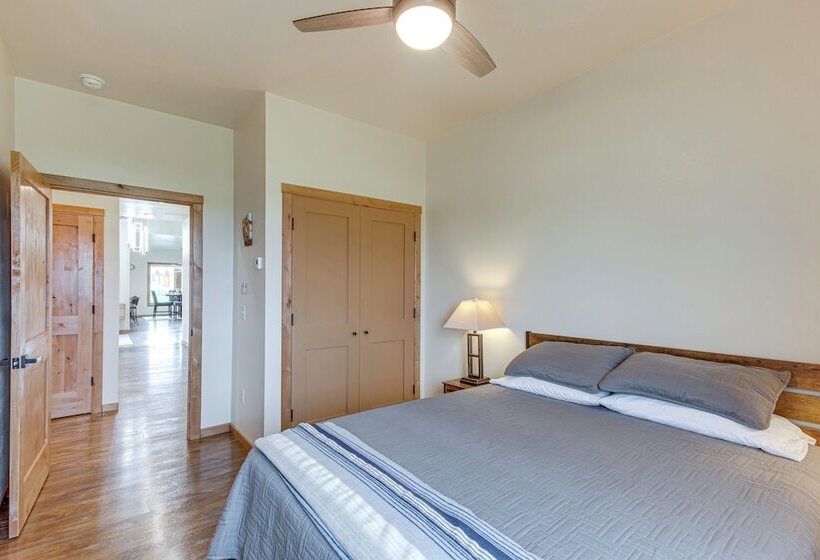 Red Lodge Home W/ Outdoor Kitchen & Fire Table!