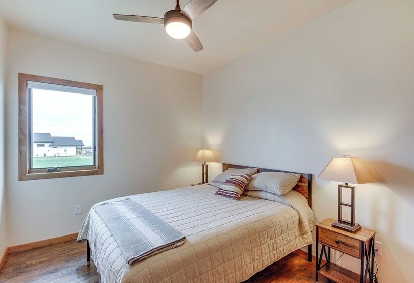 Red Lodge Home W/ Outdoor Kitchen & Fire Table!