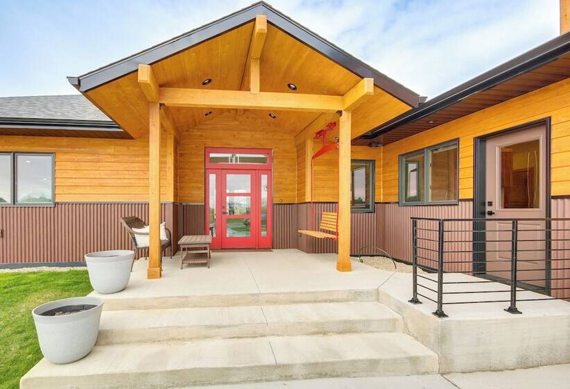 Red Lodge Home W/ Outdoor Kitchen & Fire Table!