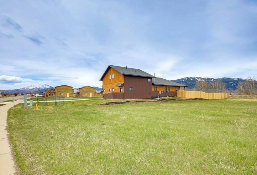 Red Lodge Home W/ Outdoor Kitchen & Fire Table!