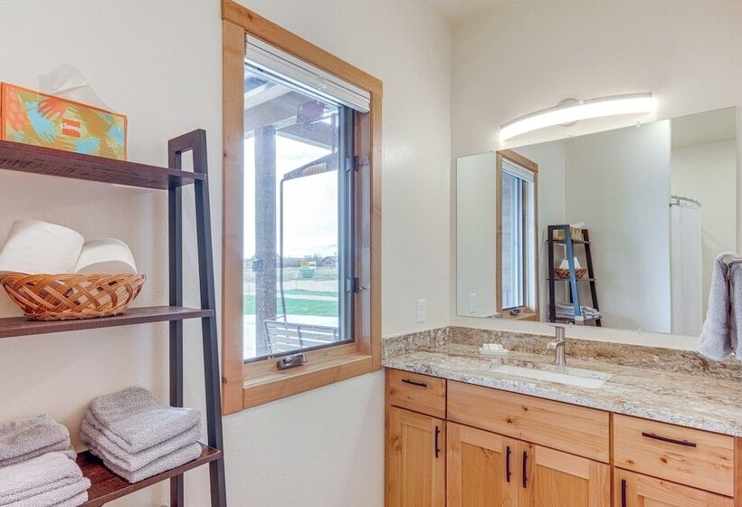 Red Lodge Home W/ Outdoor Kitchen & Fire Table!