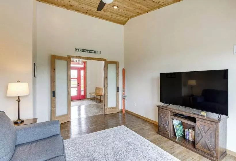 Red Lodge Home W/ Outdoor Kitchen & Fire Table!