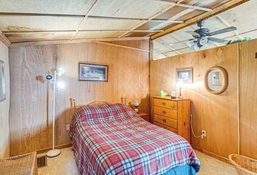 Reidsville Riverfront Cabin W/ Deck & Bbq Grill!