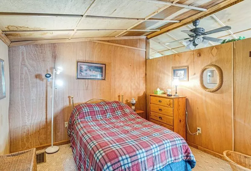 Reidsville Riverfront Cabin W/ Deck & Bbq Grill!