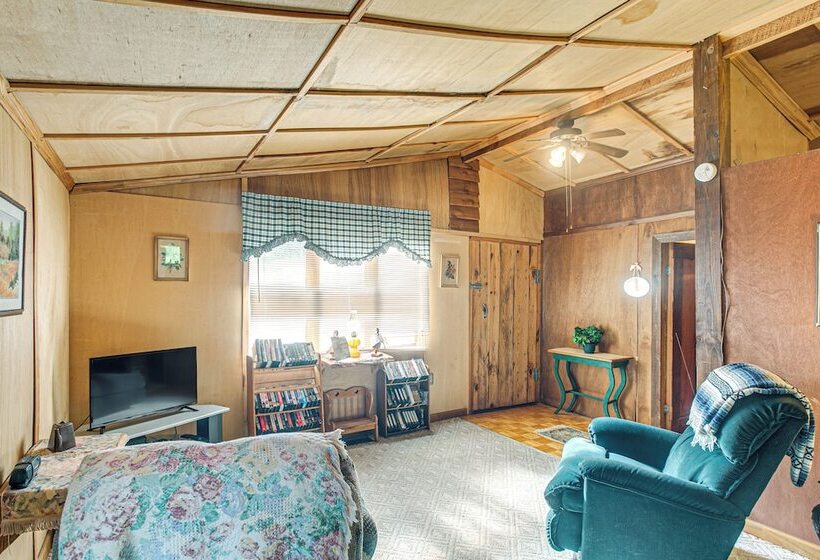 Reidsville Riverfront Cabin W/ Deck & Bbq Grill!