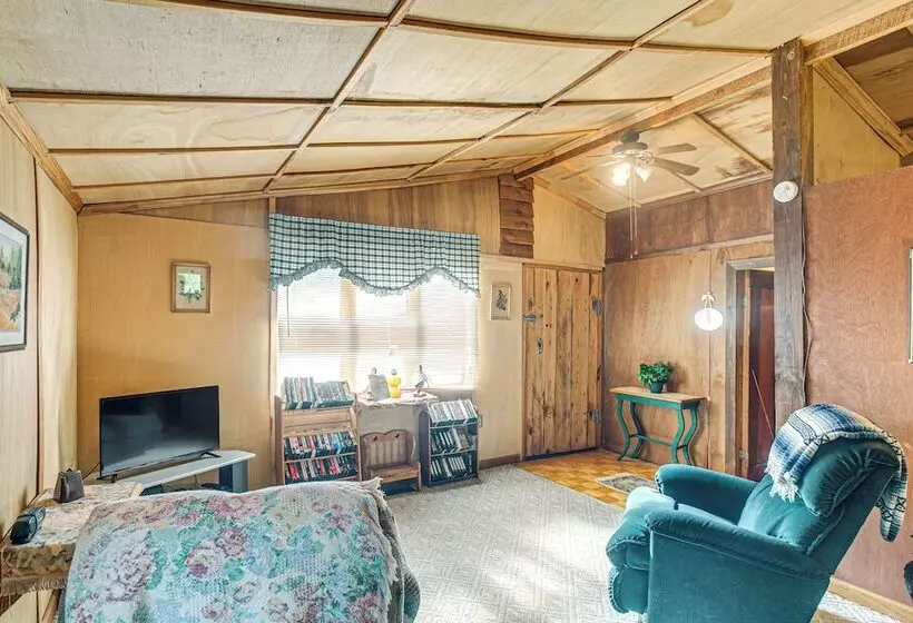 Reidsville Riverfront Cabin W/ Deck & Bbq Grill!