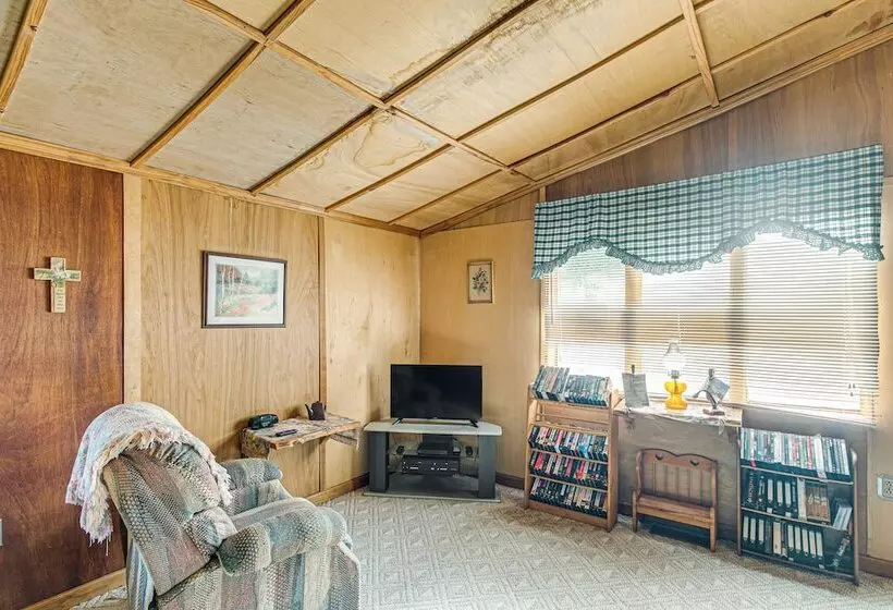 Reidsville Riverfront Cabin W/ Deck & Bbq Grill!