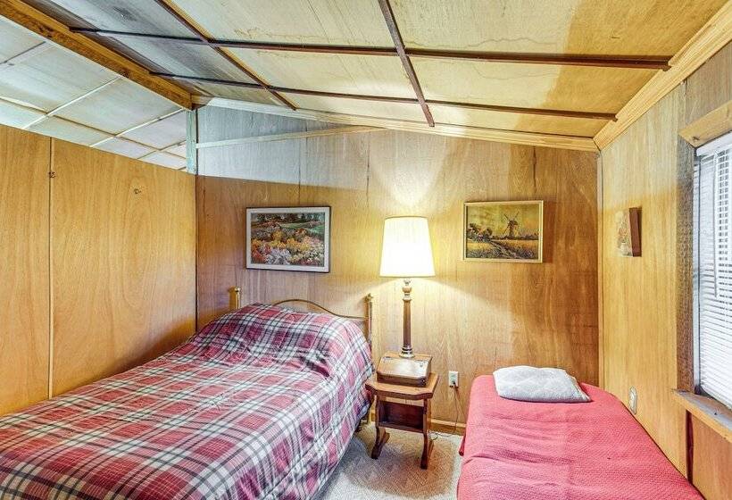 Reidsville Riverfront Cabin W/ Deck & Bbq Grill!