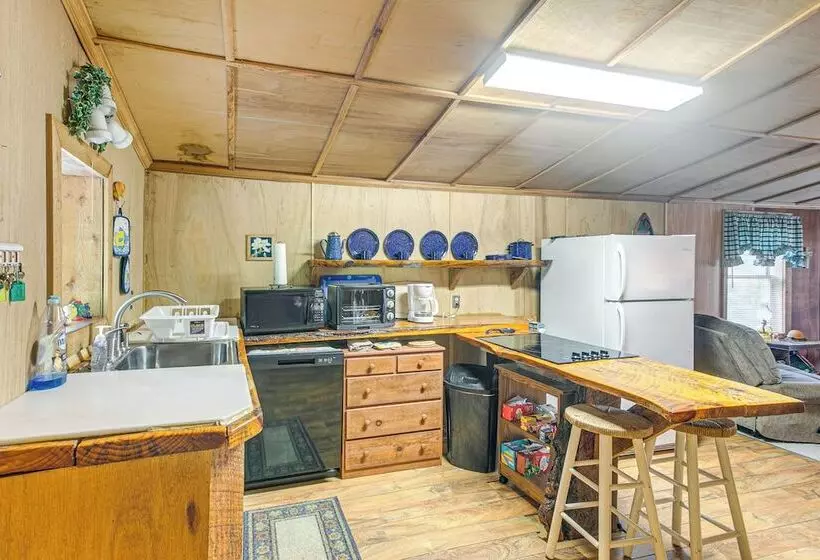 Reidsville Riverfront Cabin W/ Deck & Bbq Grill!